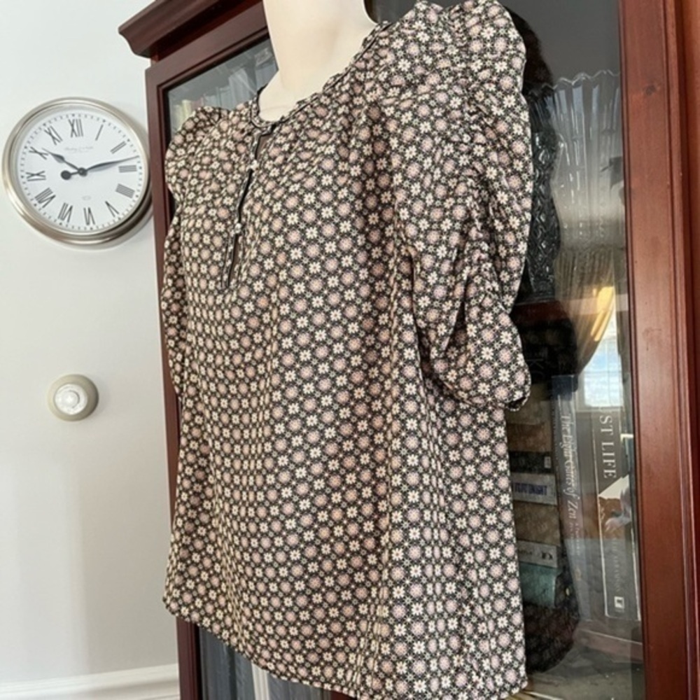 NWT Max Studio Floral Patterned Half Sleeve a Top Small - Picture 5 of 16